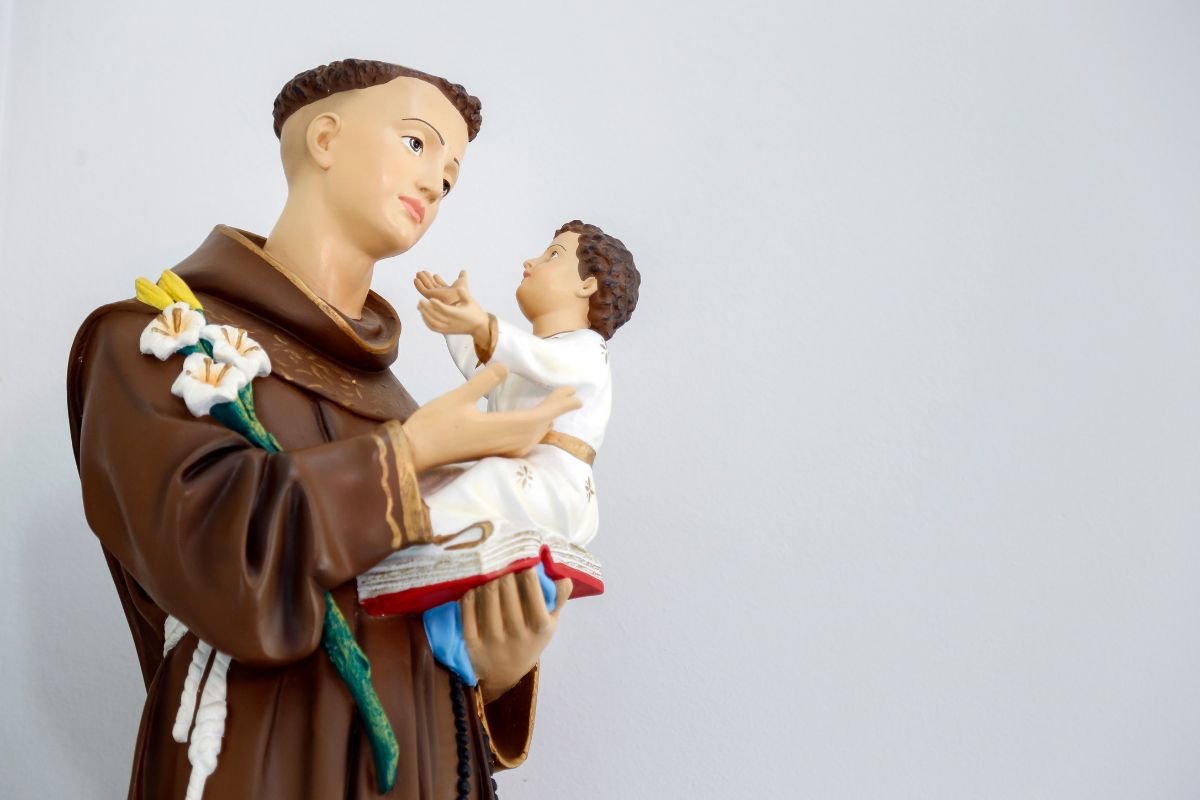 Famously known as the patron saint of lost and stolen articles, St. Anthony of Padua was a Franciscan preacher and teacher. He is often portrayed with the child Jesus in his arms. Though sometimes, he is also portrayed holding a lily, a book, or all three.