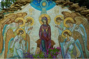 The image of a blessed mother surrounded by angels is commonly used by Catholics when praying.