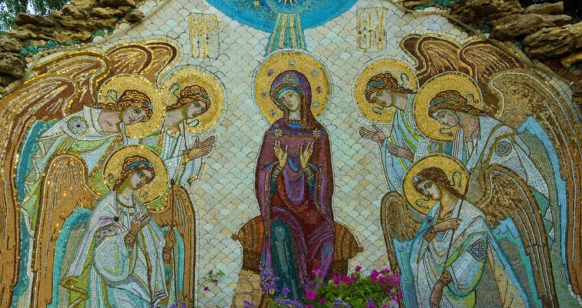 The image of a blessed mother surrounded by angels is commonly used by Catholics when praying.
