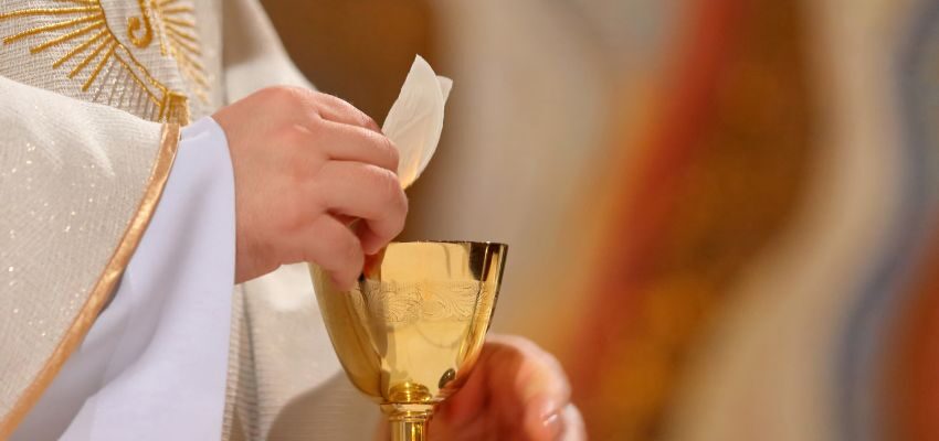 bibleVerses sunday (1) Scripture lies at the heart of Sunday worship.