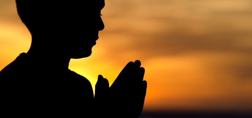 bible verse about sunsets (2) The child prays every sunset.