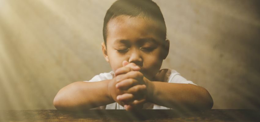 The child prays to have a great relationship with god.