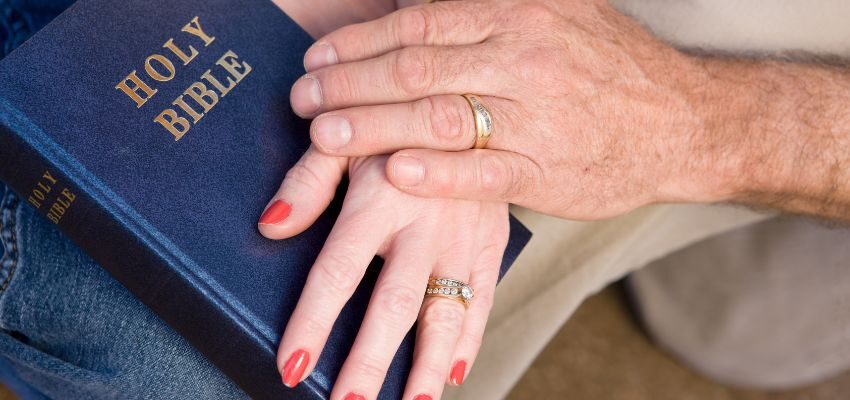 How to be a better Christian wife: Read the Bible together