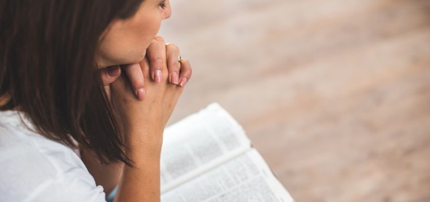 The woman prays every time she has anxiety.