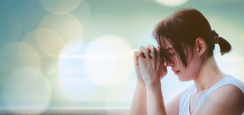 Midday prayers offer a spiritual reset when stress builds, and evening prayers provide a chance to release worries and embrace gratitude before sleep.